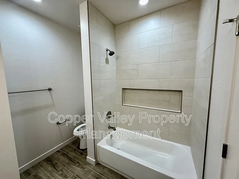 812 E Irvine Rd — Photo 18