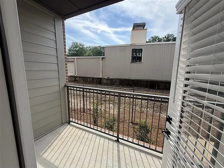 District on the Etowah Apartments — Photo 1092