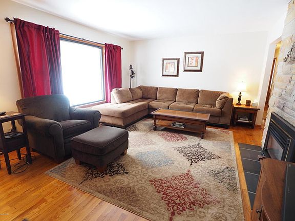 2nd image of 4828 Laurel St
