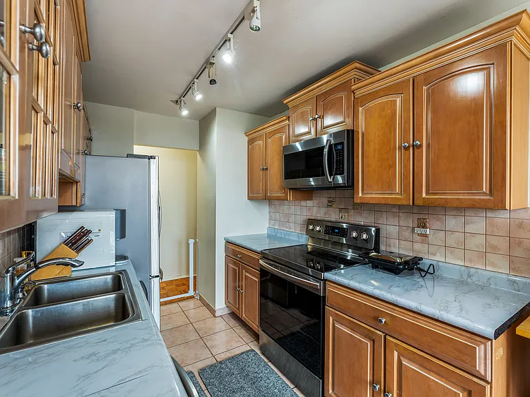 300 Winston Dr #318 — Photo 11