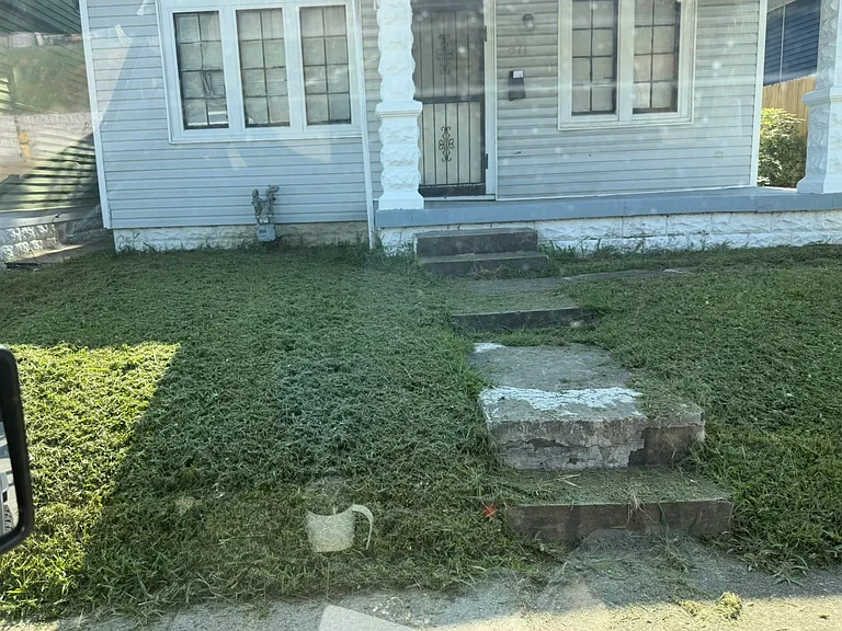 871 Midway Ave — Photo 2