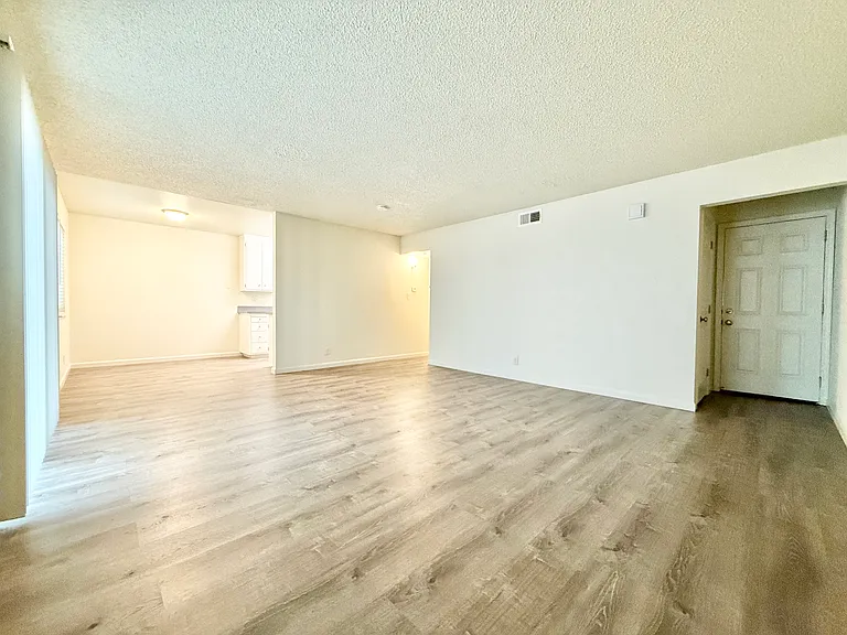 633 Stewart St #6 — Photo 5