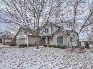 352 N Musket Ridge Dr, Sun Prairie, WI 53590