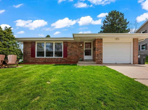 2033 Empire DRIVE, Waukesha, WI 53186