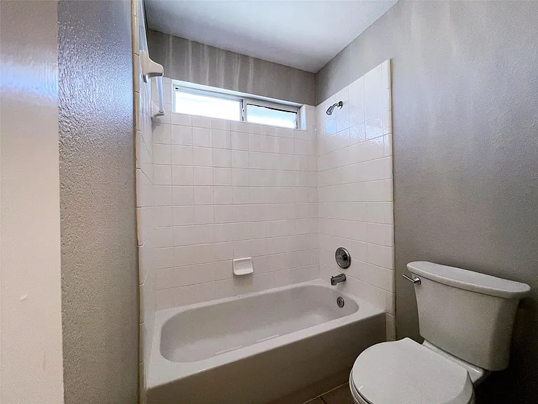 9787 Old Field Dr — Photo 16