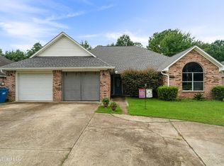 3425 Beach View Dr, Ocean Springs, MS 39564