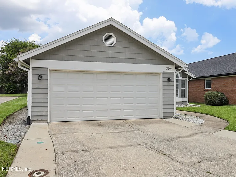 204 Crosstern Ct — Photo 2