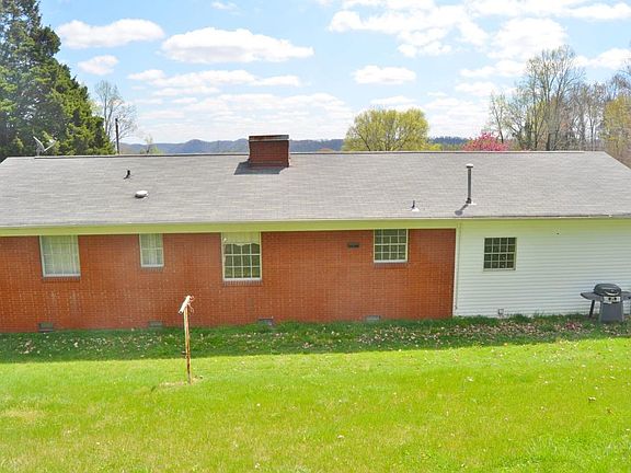 5th image of 121 Westwood Dr