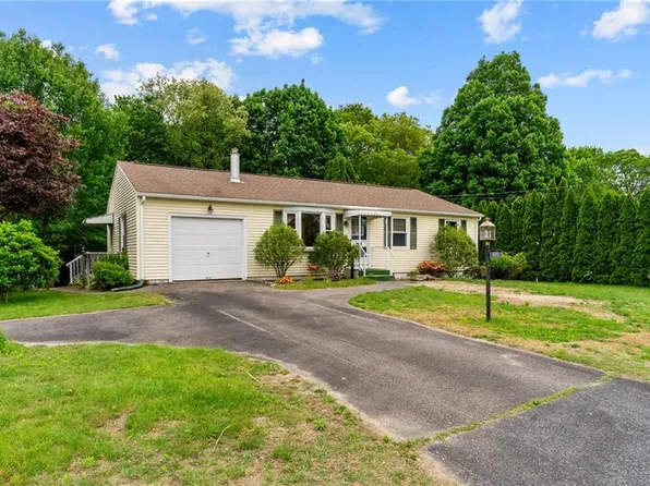599 Walnut Hill Rd, Woonsocket, RI 02895