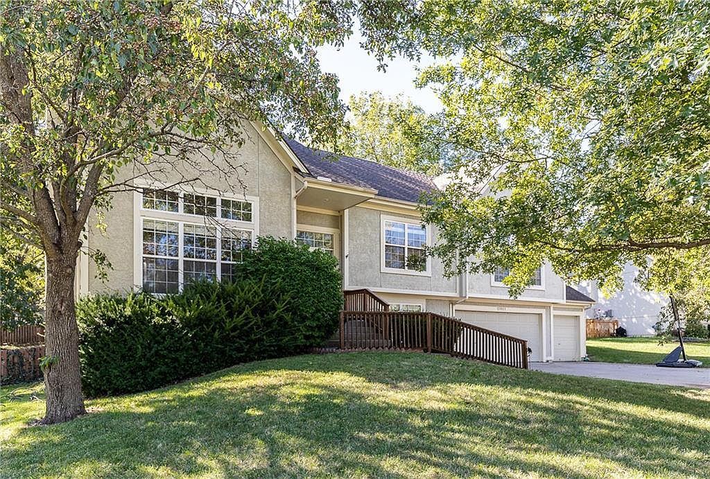 13907 W 58th Pl, Shawnee, KS 66216 | Zillow