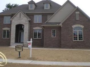 20710 Stalybridge Dr, Macomb, MI 48044