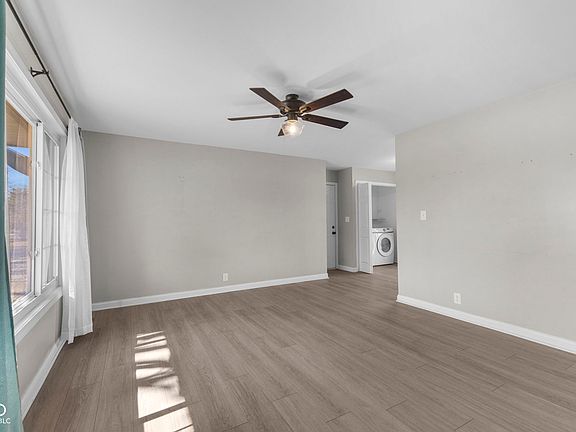 3rd image of 4404 W Nerna St