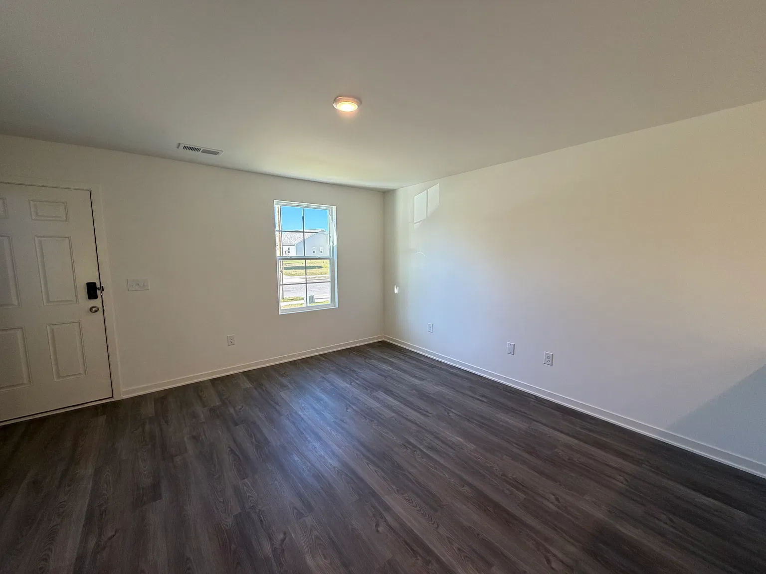 4 bed, 1774 sqft, $2,195 — Photo 4