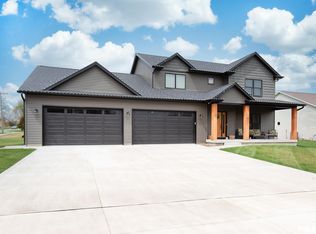 102 N 6th St, Princeton, IA 52768