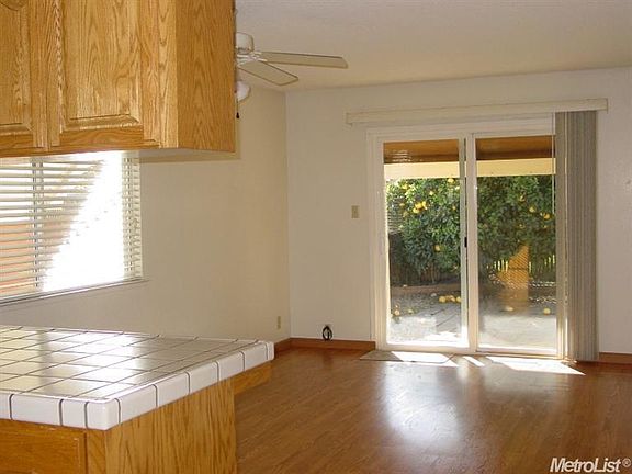 5th image of 907 S Mills Ave