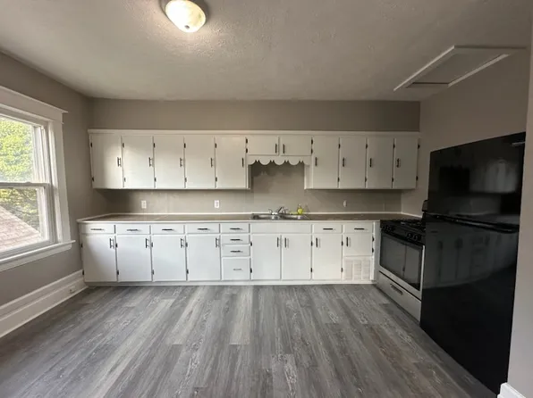 1160 Sanford St APT 2, Muskegon, MI 49441