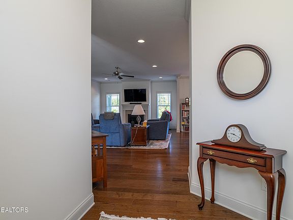 5th image of 104 Black Oak Dr