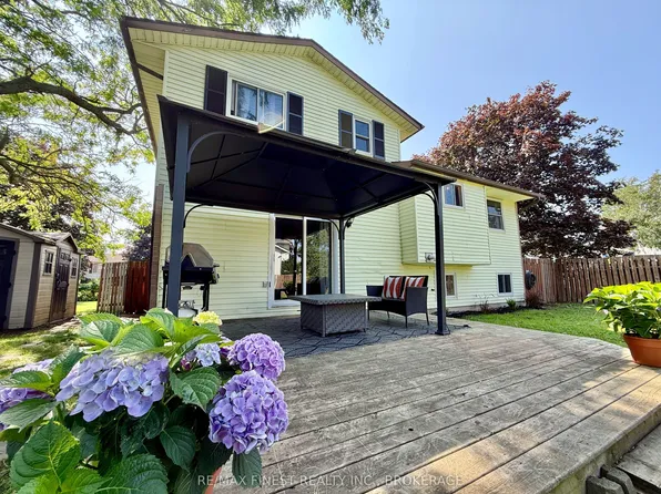 66 Nicholson Cres, Loyalist, ON K7N 1X1