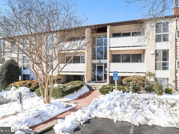 5612 Bloomfield Dr APT 204, Alexandria, VA 22312