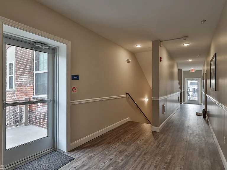 1503 Main St #J — Photo 16