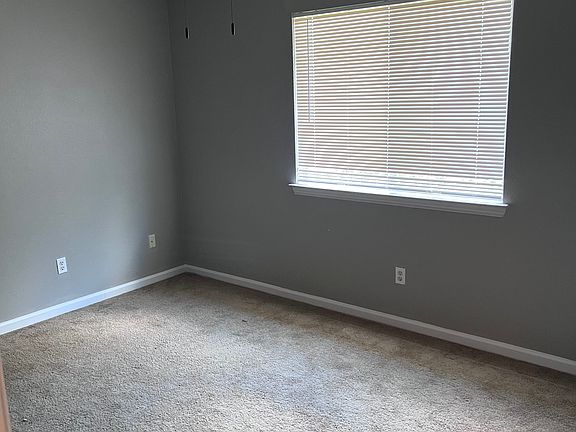 5th image of 121 Cedargrove St