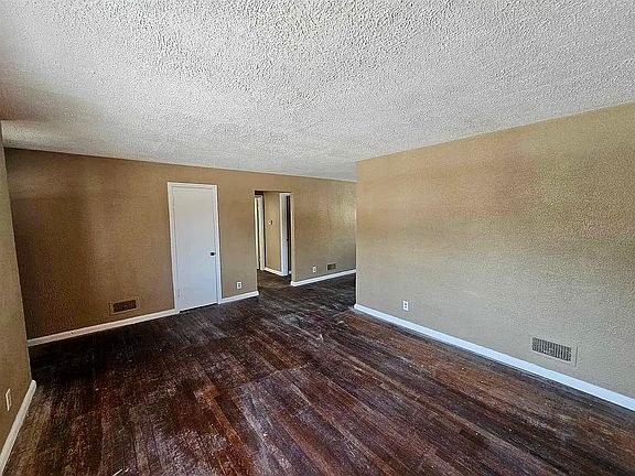 2nd image of 439 W Hudson Ave