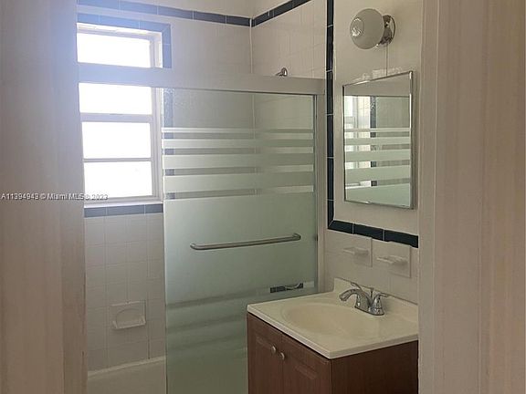 4th image of 1559 Meridian Ave APT 208