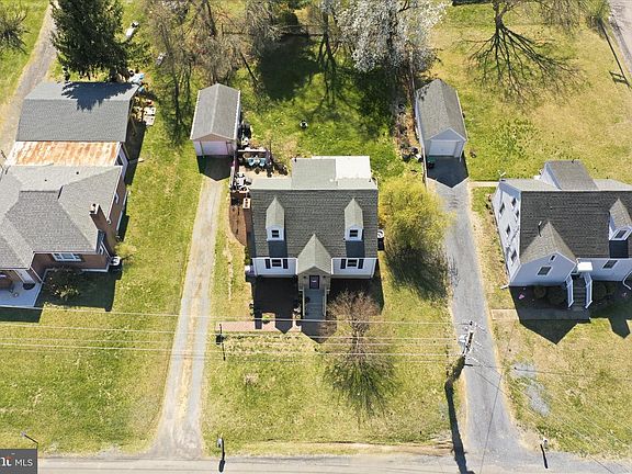 3rd image of 225 Fairground Rd