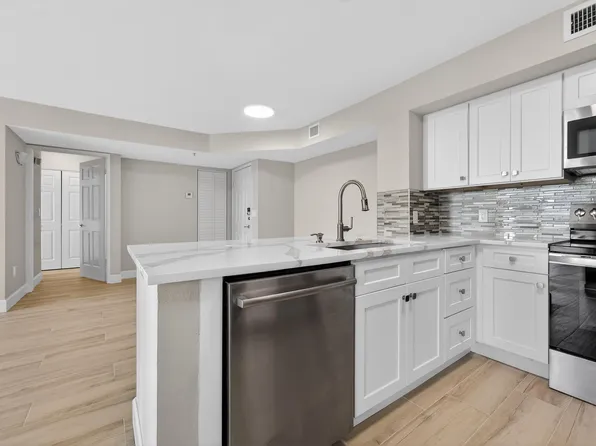 167 Yacht Club Way APT 104, Hypoluxo, FL 33462
