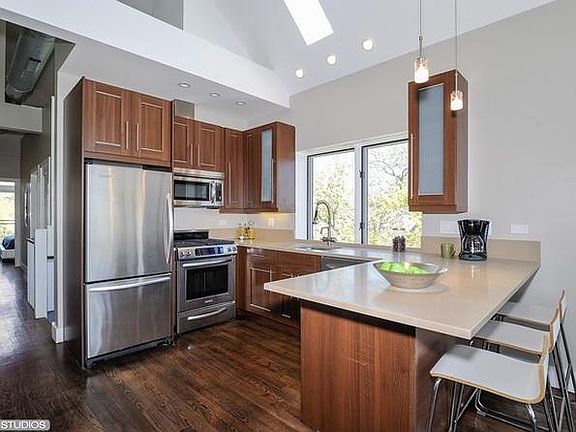 3rd image of 1934 W Armitage Ave #3