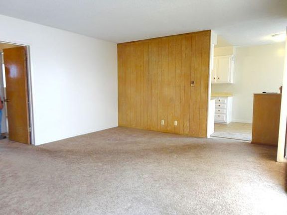5th image of 912 W Beach Ave APT 3