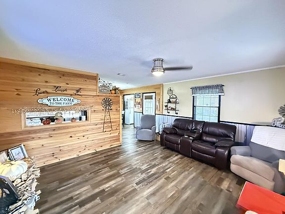 3rd image of 764 Hillcrest Rd