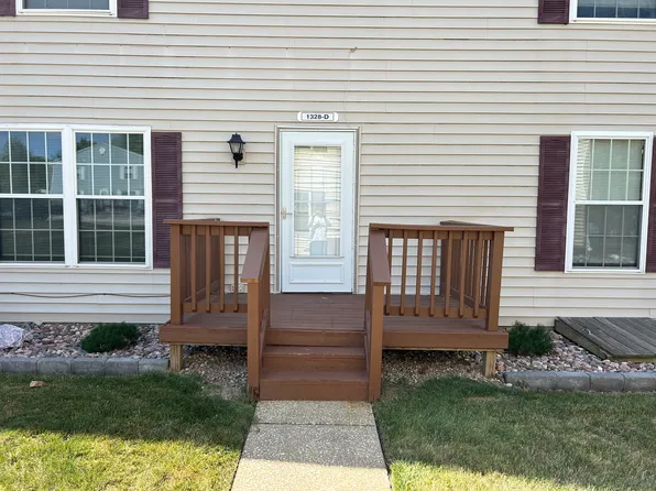 1328 Hibbard Dr APT D, Stow, OH 44224