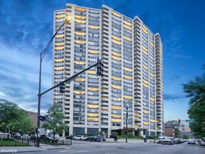 3930 N Pine Grove Ave APT 703, Chicago, IL, 60613