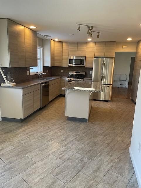 1st image of 3 Henry Ct #1