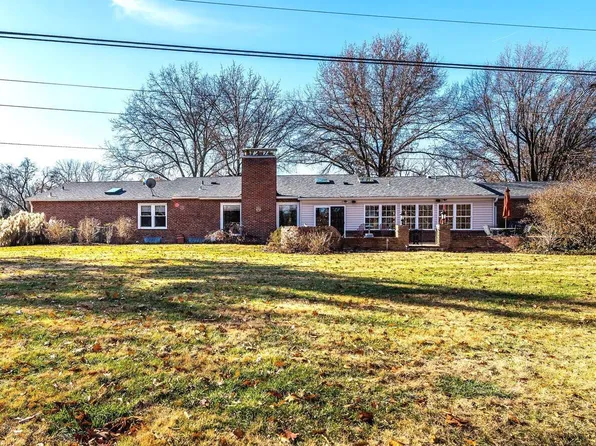 54 E Ladue Estates Dr, Saint Louis, MO 63141