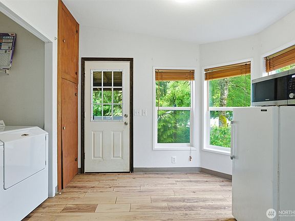 4th image of 17138 Briar Street SE