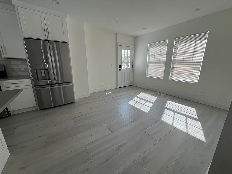19 Loomis Ave — Photo 4