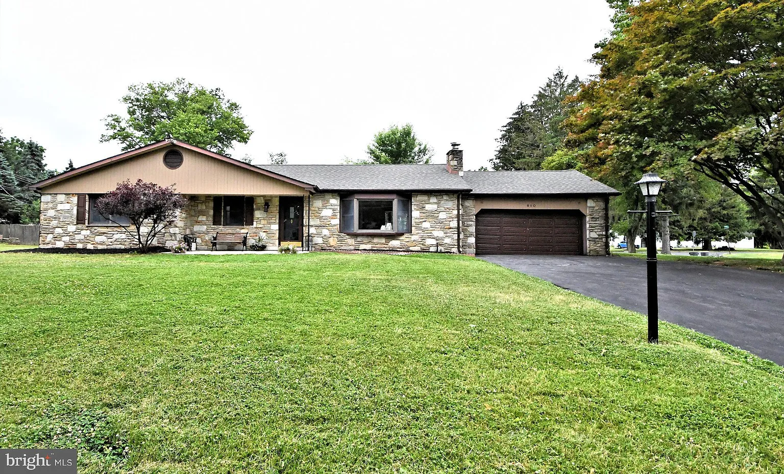 810 Lilac Ln photo 1
