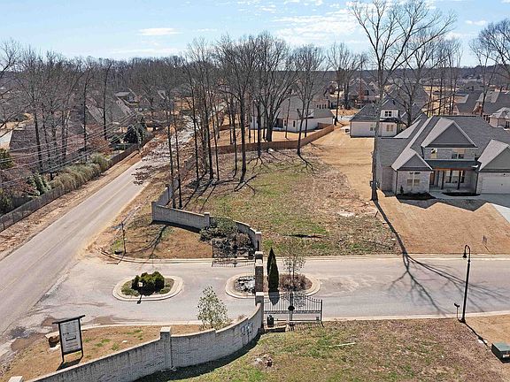 3rd image of 7 Lake Breeze Dr