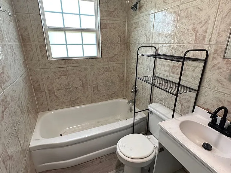 927 Columbine St — Photo 5