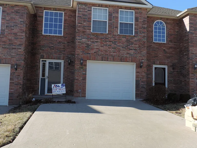 1214 Dustins Way — Photo 5