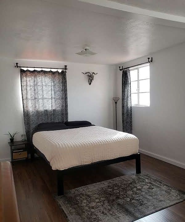 1st image of 3408 Valencia Dr NE