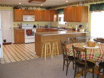 KITCHEN-DINING ROOM