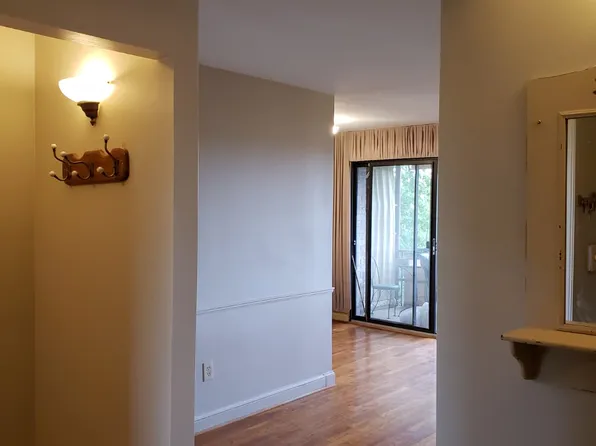 1573 N Colonial Ter #302, Arlington, VA 22209