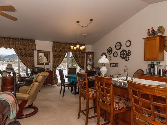 4th image of 816 Tamarack Ln