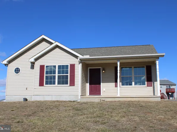 841 Rutherford Dr, Greencastle, PA 17225