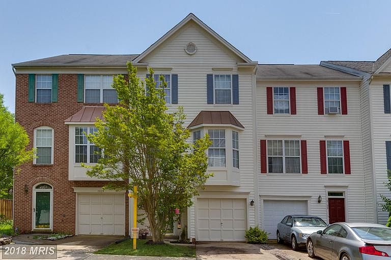 3 Lvl Townhouse with Brand New Roof