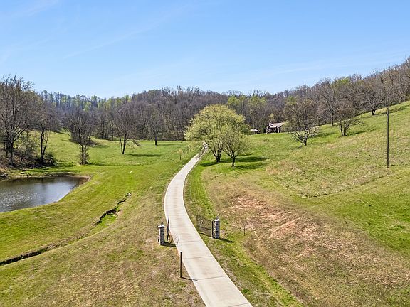 4th image of 240 Scenic Ct
