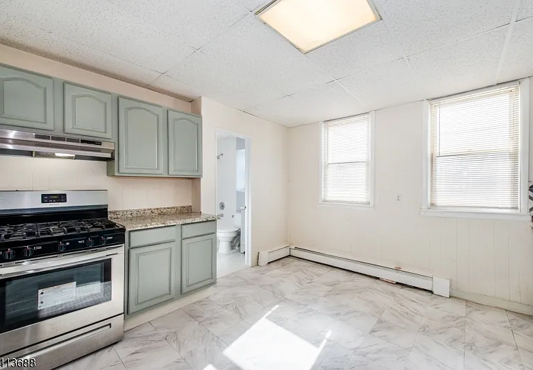 226 Franklin Ave #2R — Photo 15